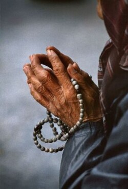 Steve McCurry: Devotion. Hingabe. 150 Farbfotografien zeigen die vielen Gesichter eines universellen Gefühls