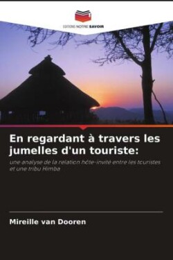 En regardant à travers les jumelles d'un touriste