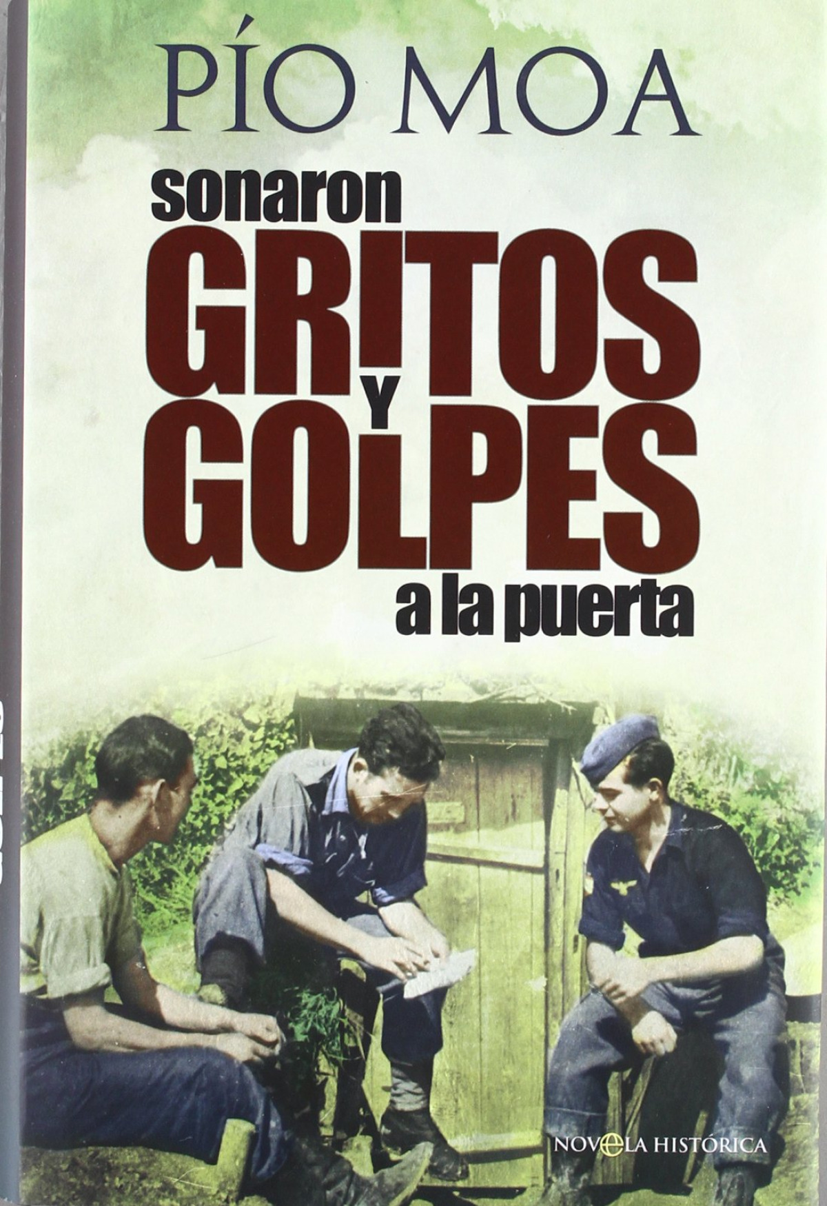 Sonaron gritos y golpes a la puerta